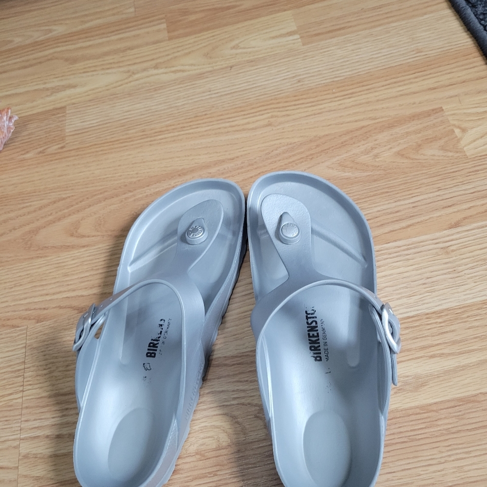 Sandles